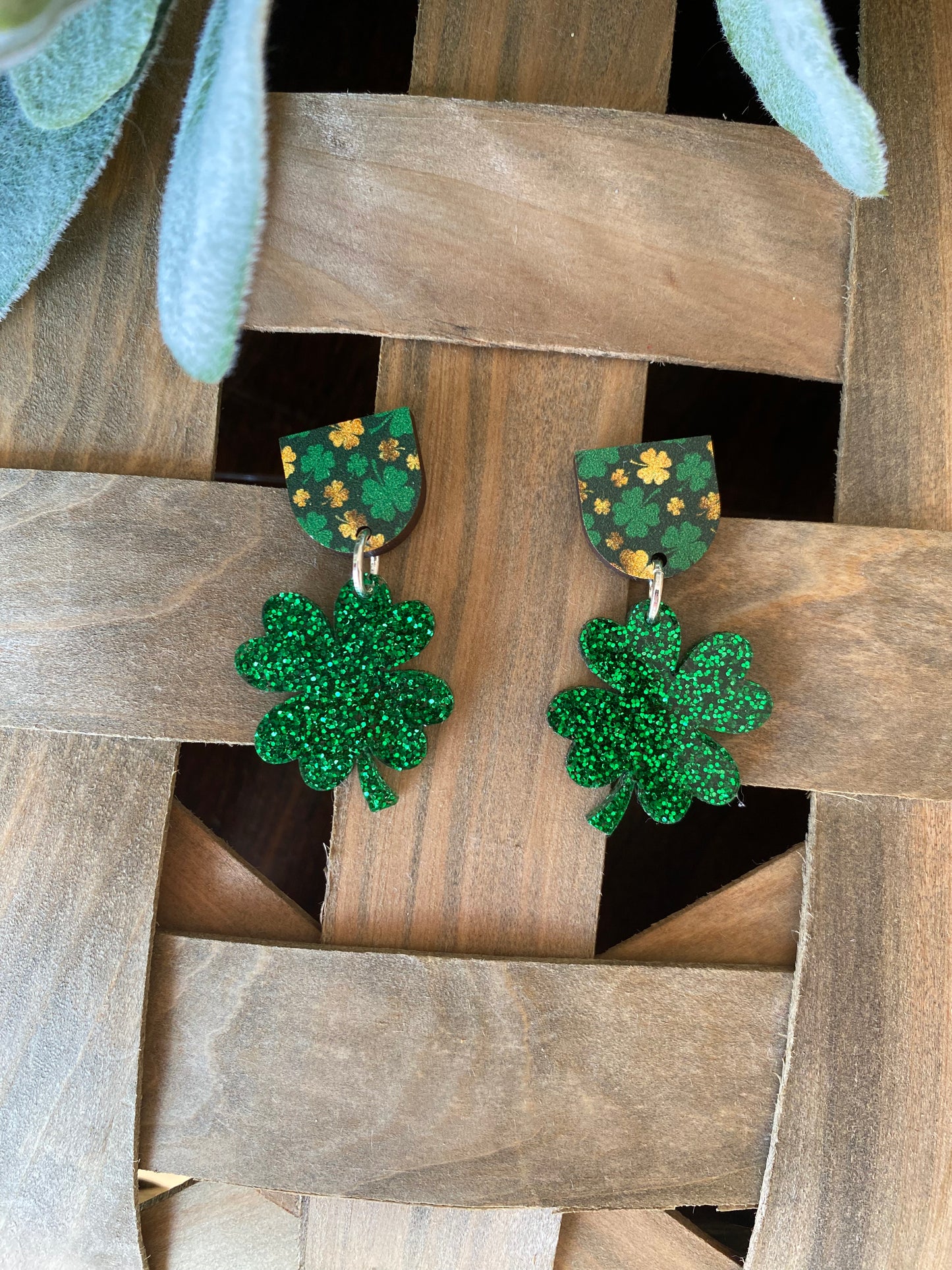 Glitter Shamrock W/Shamrock Stud